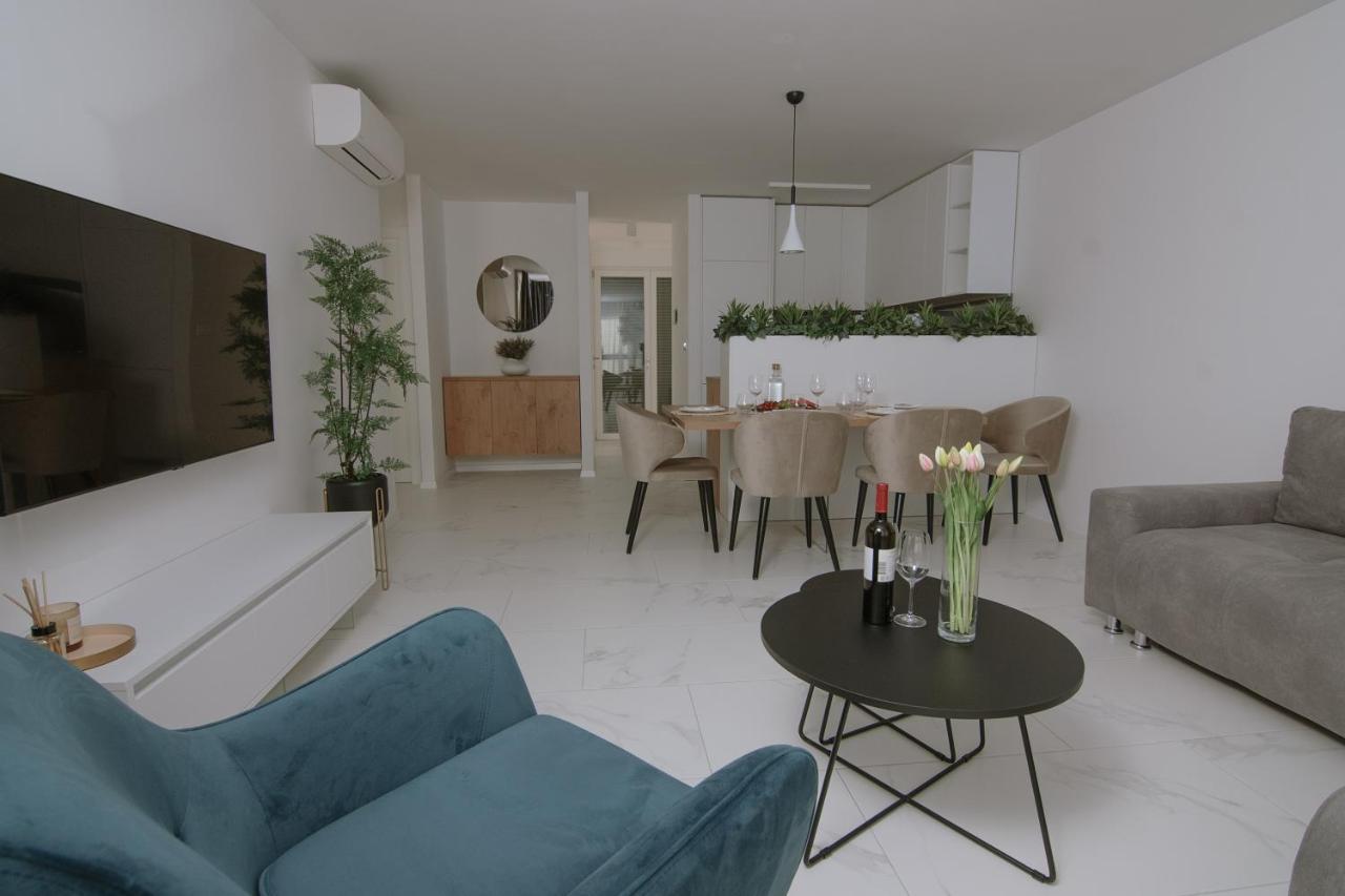 Apartments Adriatic Pearl Trogir Exteriör bild